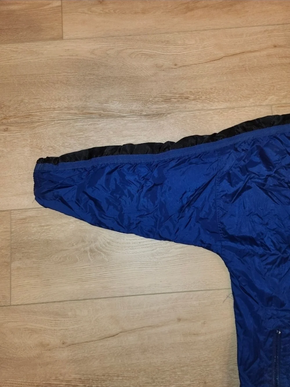Nike Men's Hooded Windbreaker Jacket in Royal Blue with Black Accents